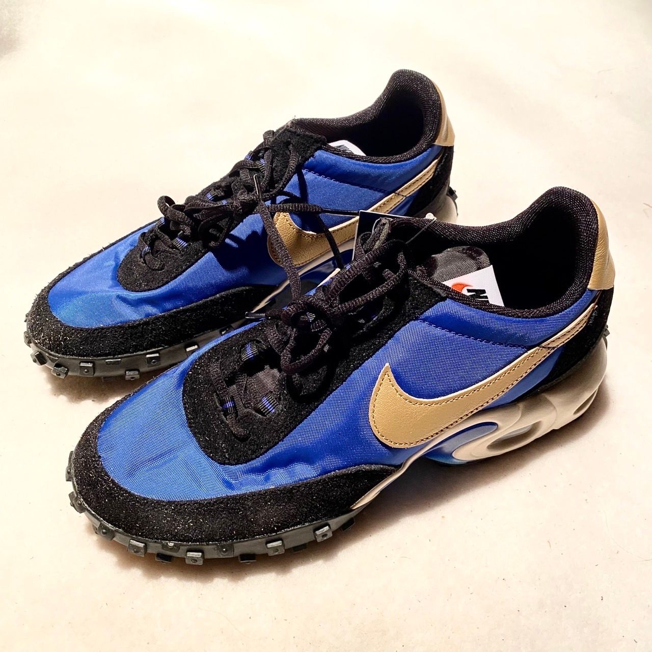 Nike Air Max Waffle "Black and Hyper Blue"