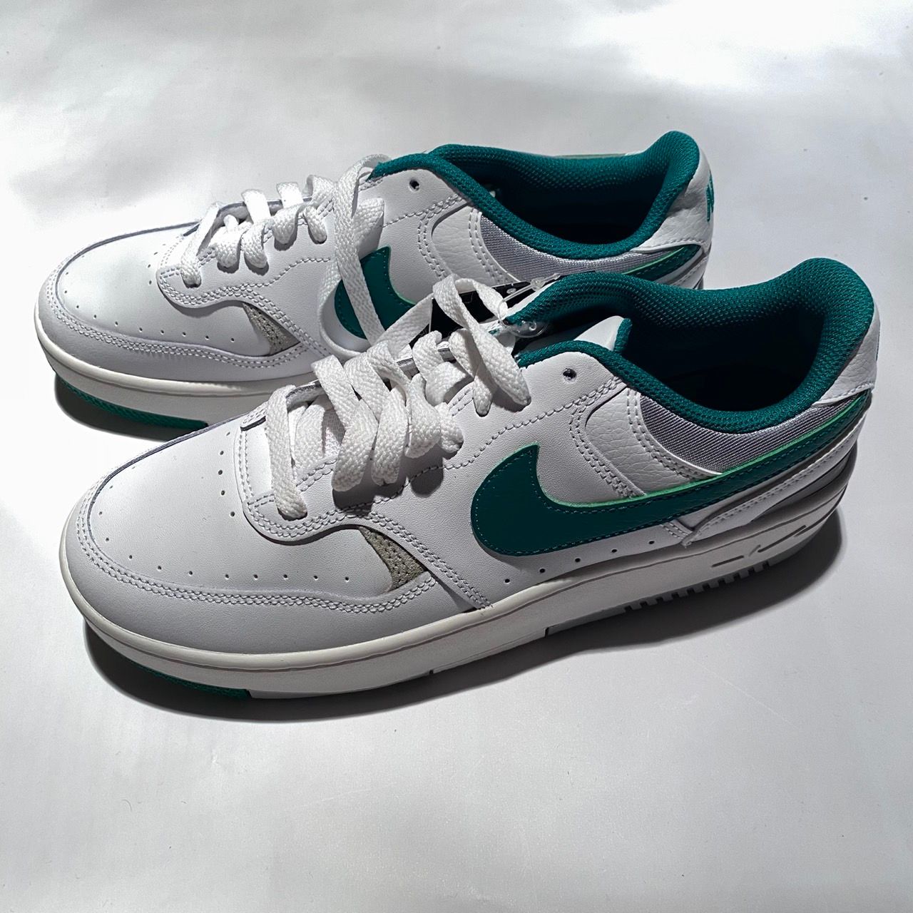 Nike Women's Gamma Force "White/Malachite/Light Smoke Grey/Summit White"