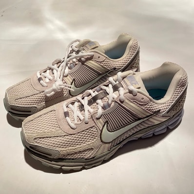 Nike Zoom Vomero 5 SE "Light Ore Wood Brown/Dark Stucco/Light Pumice"