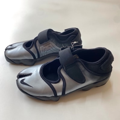 Nike Women's Air Rift "Metallic Silver/Black"