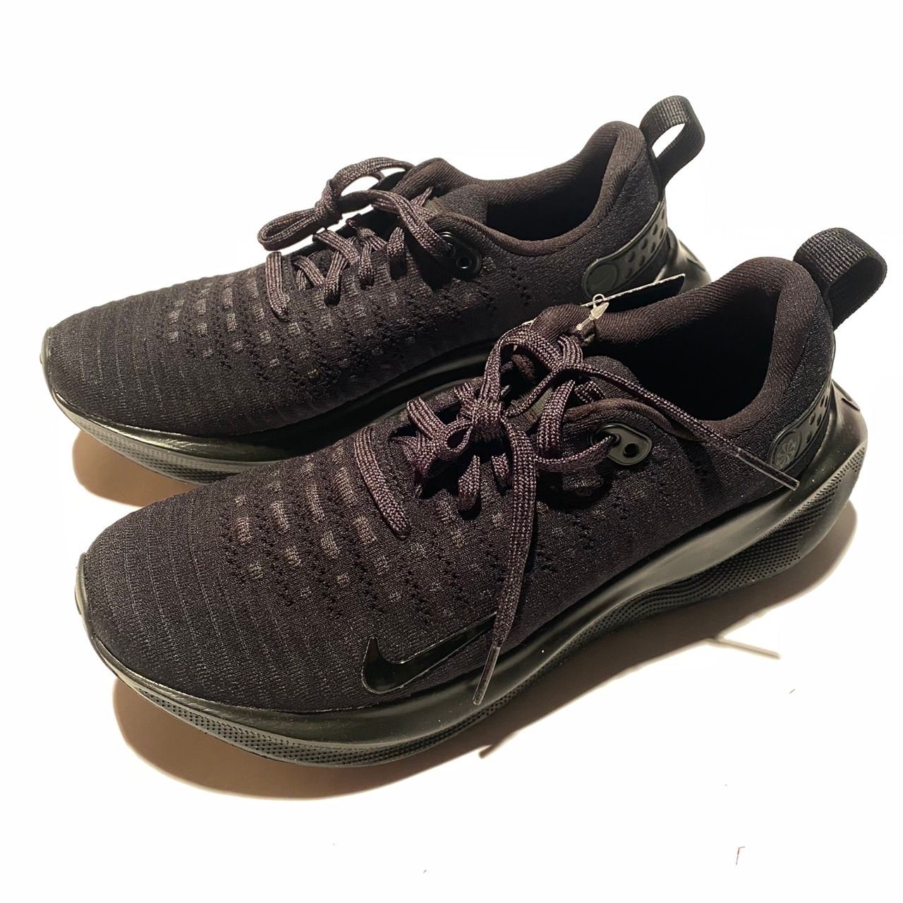 ナイキ ウィメンズ インフィニティラン4 "ブラック/アンスラサイト"