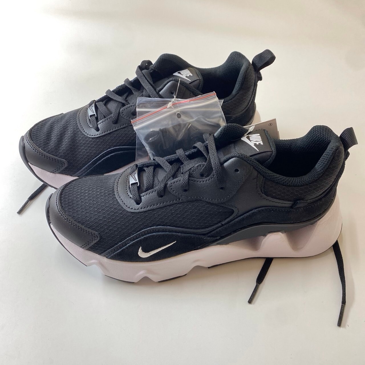 Nike Women's RYZ 365 2 "Black/White"