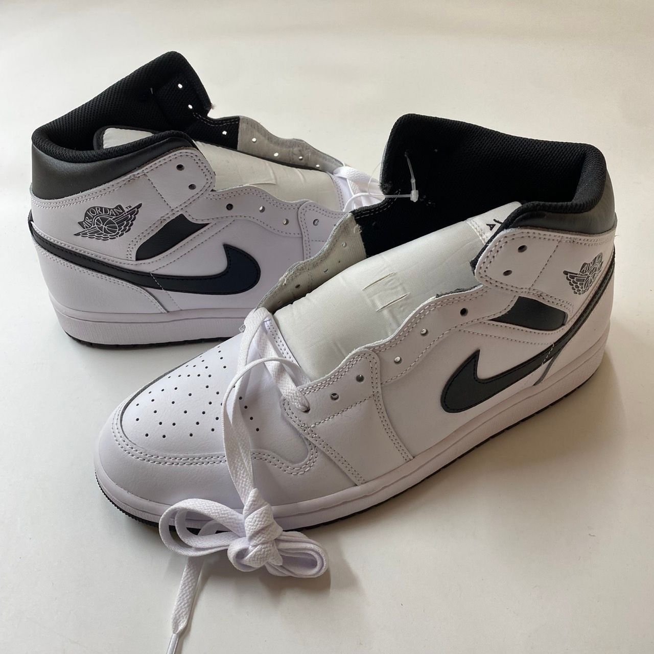 Nike Air Jordan 1 Mid "White/Black"