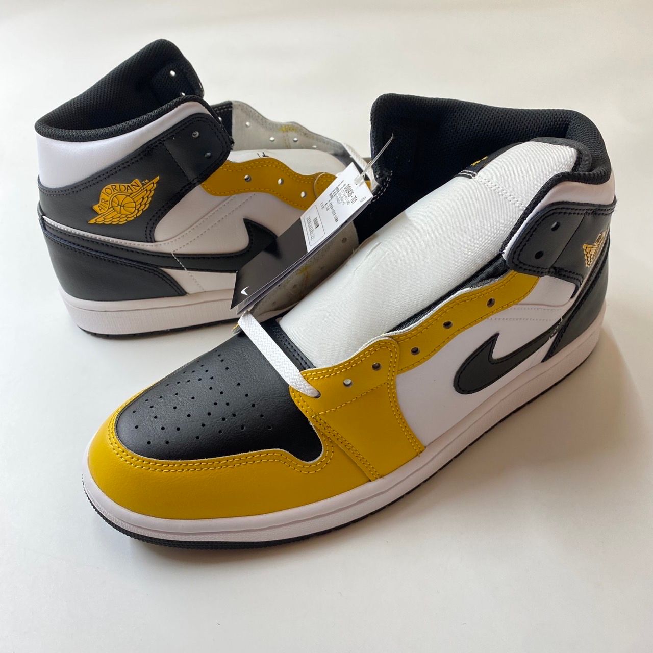 Nike Air Jordan 1 Mid "Yellow Ochre"