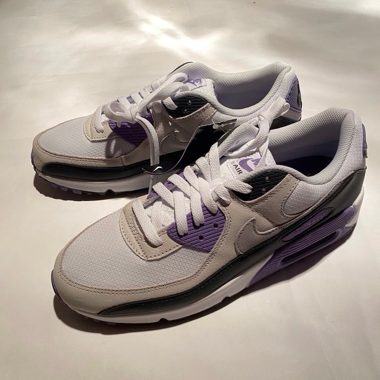 Nike Air Max 90 "White/Dusty Amethyst/Photon Dust/Light Smoke Grey"