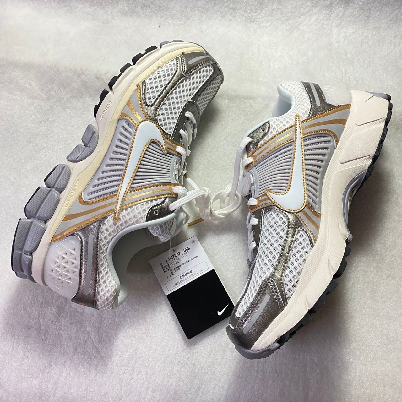 Nike Zoom Vomero 5 "Platinum Tint/Metallic Pewter/Metallic Gold/White"