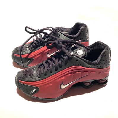 Nike Women's Shox R4 "Black/Metallic Silver/Team Red"