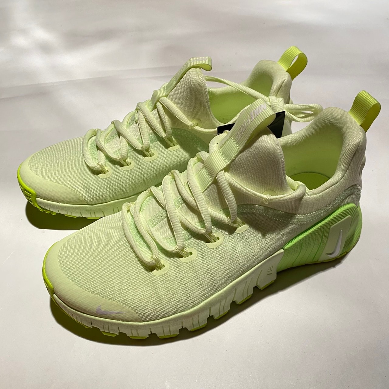 ナイキ ウィメンズ フリー メトコン6 "ベアリーボルト/ボルト/ボルトグロー/ホワイト"