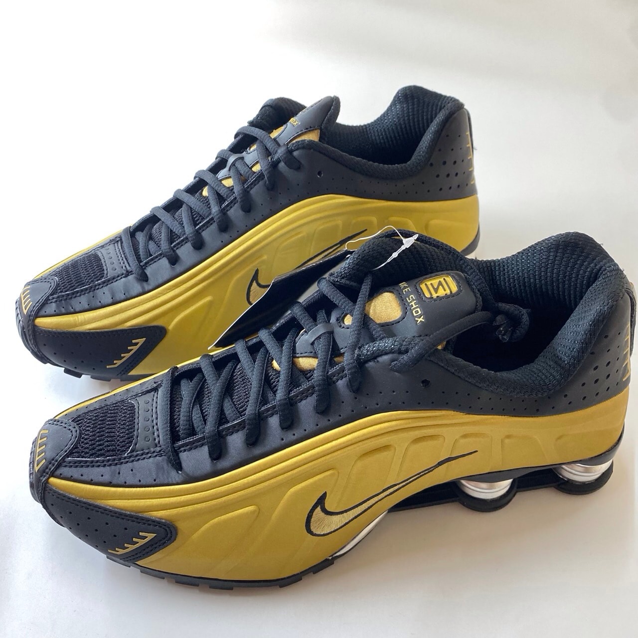 Nike Women's Shox R4 "Black/Metallic Silver/Metallic Gold"