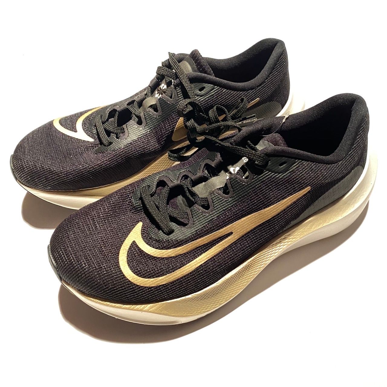 ナイキ ズームフライ5 "ブラック/メタリックゴールドグレイン/セイル"