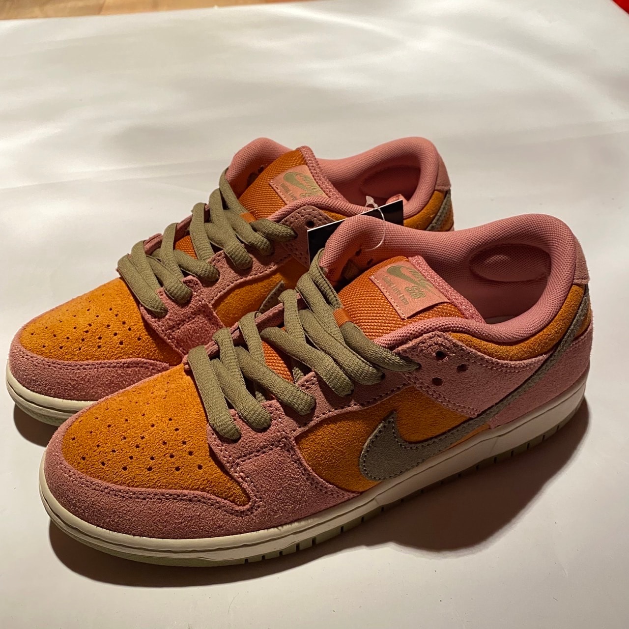 Nike SB Dunk Low Pro "Red Stardust and Monarch"