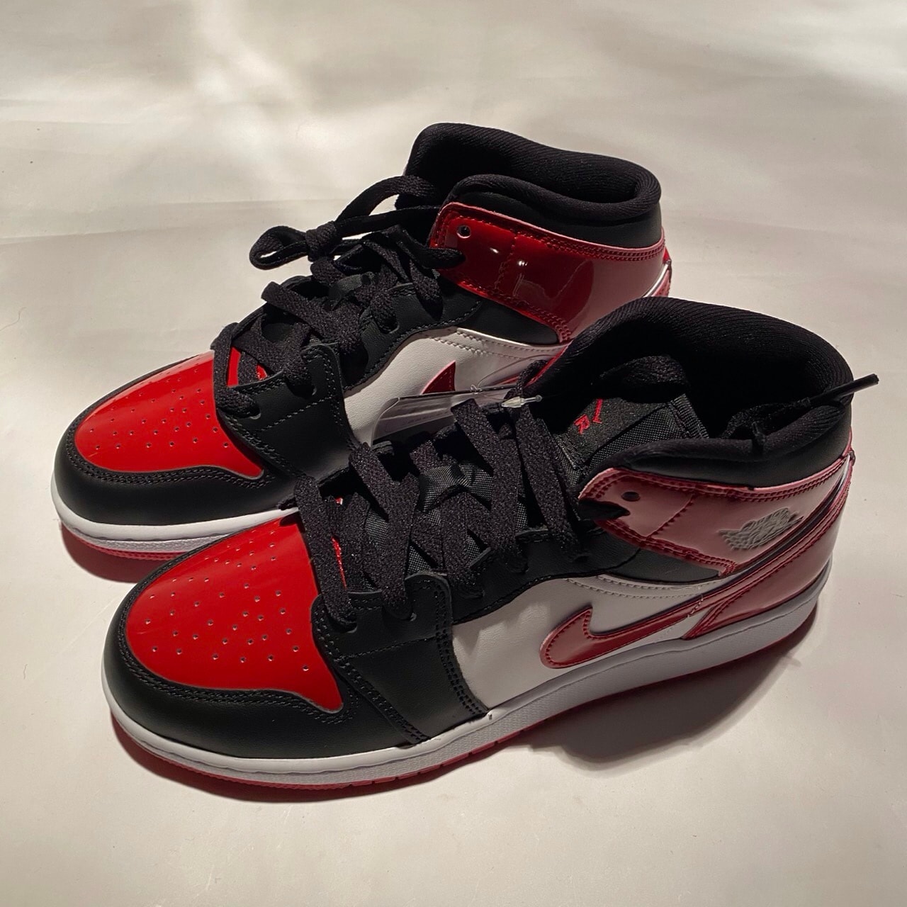 Nike GS Air Jordan 1 Mid "Black/White/Varsity Red"