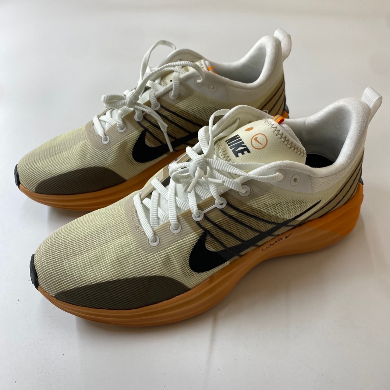 ナイキ ルナ ローム "サミットホワイト/ココナッツミルク/カーキ/ブラック"