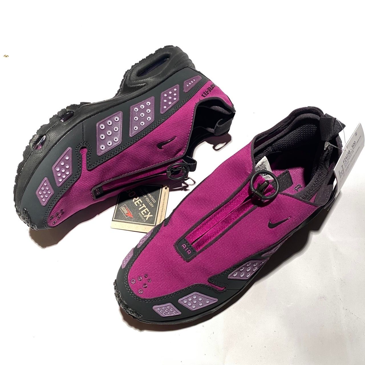 Nike Women's Air Max SNDR GORE-TEX "Bold Berry and Dark Smoke Grey"