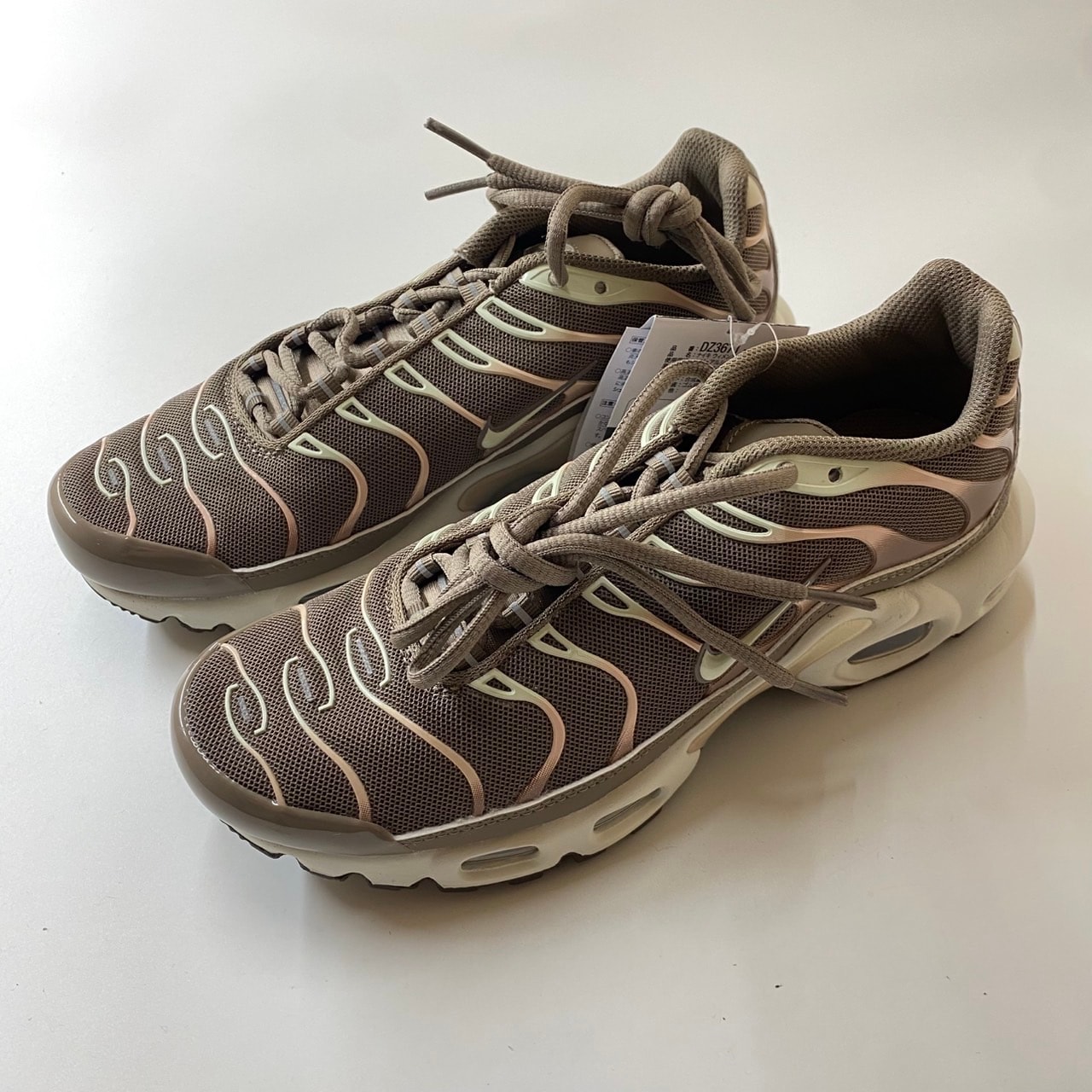 Nike Women's Air Max Plus "Mink Brown/Baroque Brown/Sail/Metallic Silver"