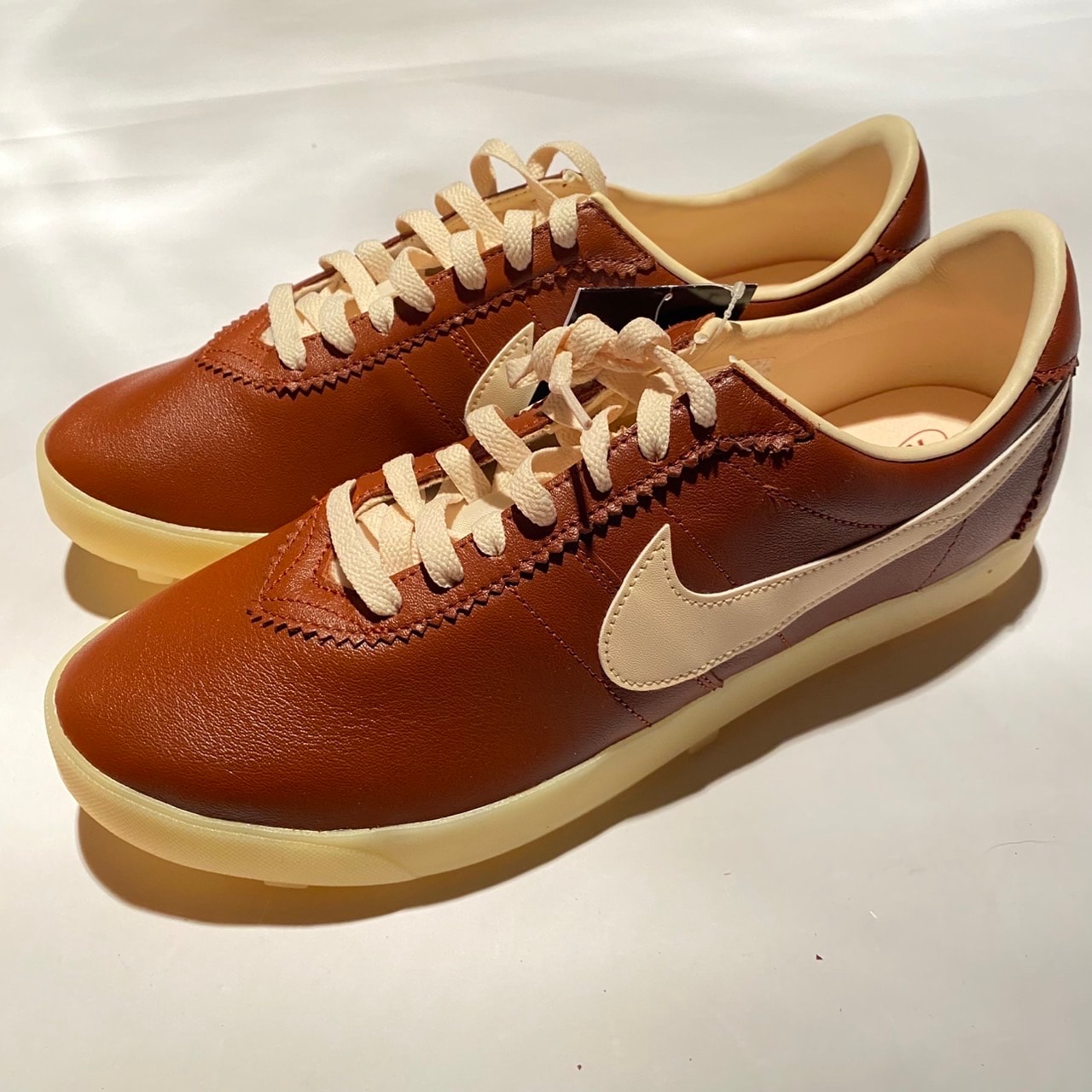 ナイキ アストログラバー "ブラウン"