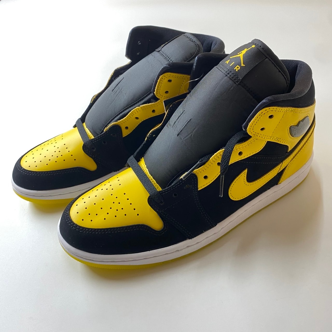 Nike Air Jordan 1 Mid SE "New Love" (2025)