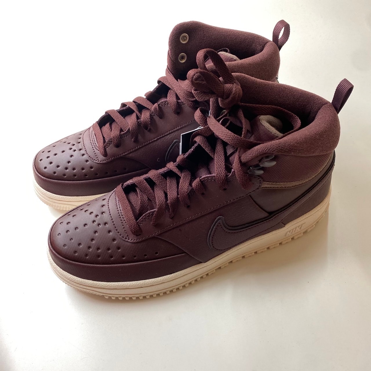 ナイキ コートビジョン ミッド ウィンター "バーガンディクラッシュ/プラムエクリプス/ファントム"