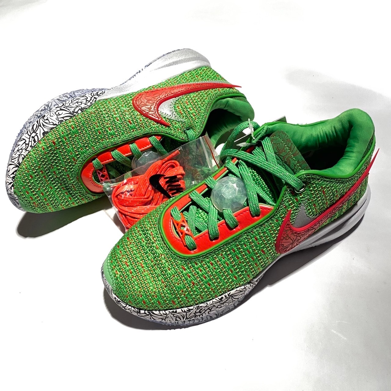 Nike LeBron 20 "Christmas"