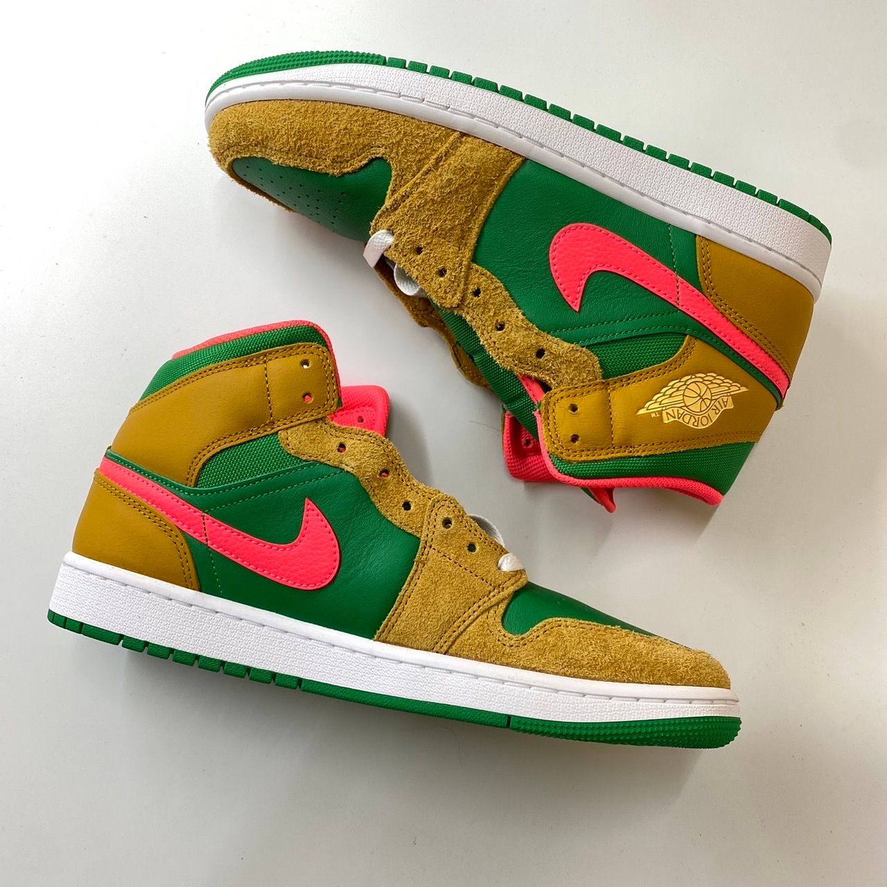 Nike Air Jordan 1 Mid "Wheat and Water Melon"
