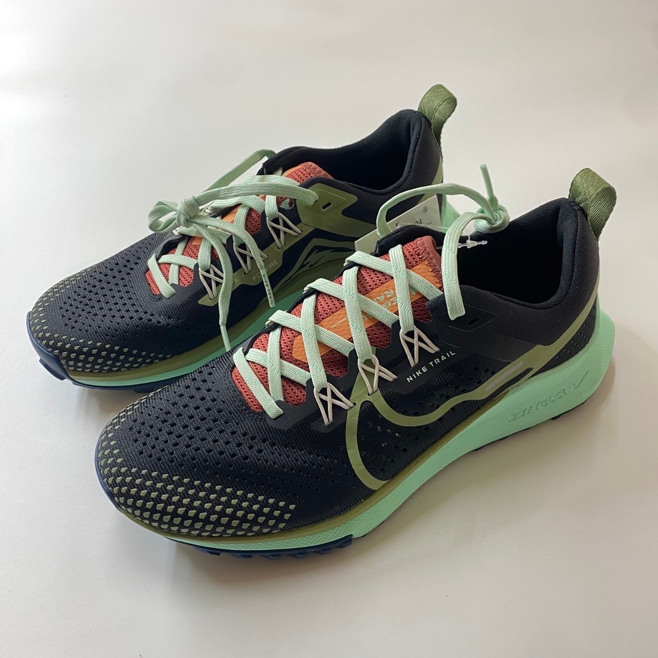 ナイキ ウィメンズ ペガサストレイル4 "ブラック/キャニオンラスト"