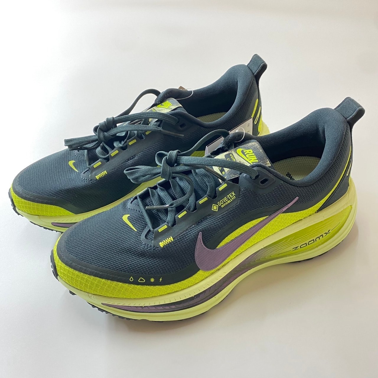 Nike Women's Vomero 18 GORE-TEX "Seaweed/Light Liquid Lime/Cyber/Seaweed"