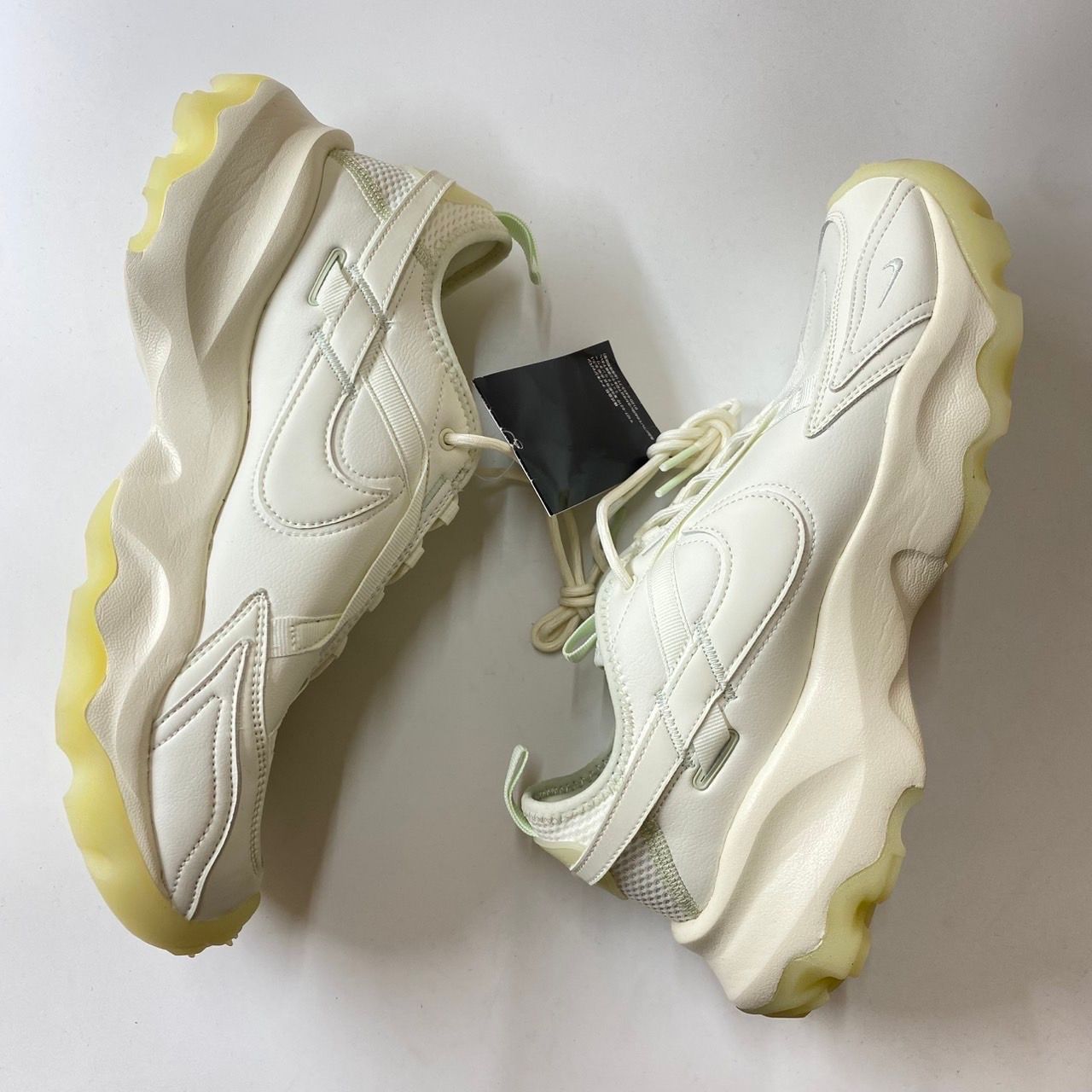 Nike Women's TC 7900 Premium "Sail/Seagrass/Barely Green"