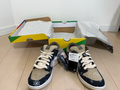 Travis Scott × Nike SB Dunk Low "Black/Parachute Beige"