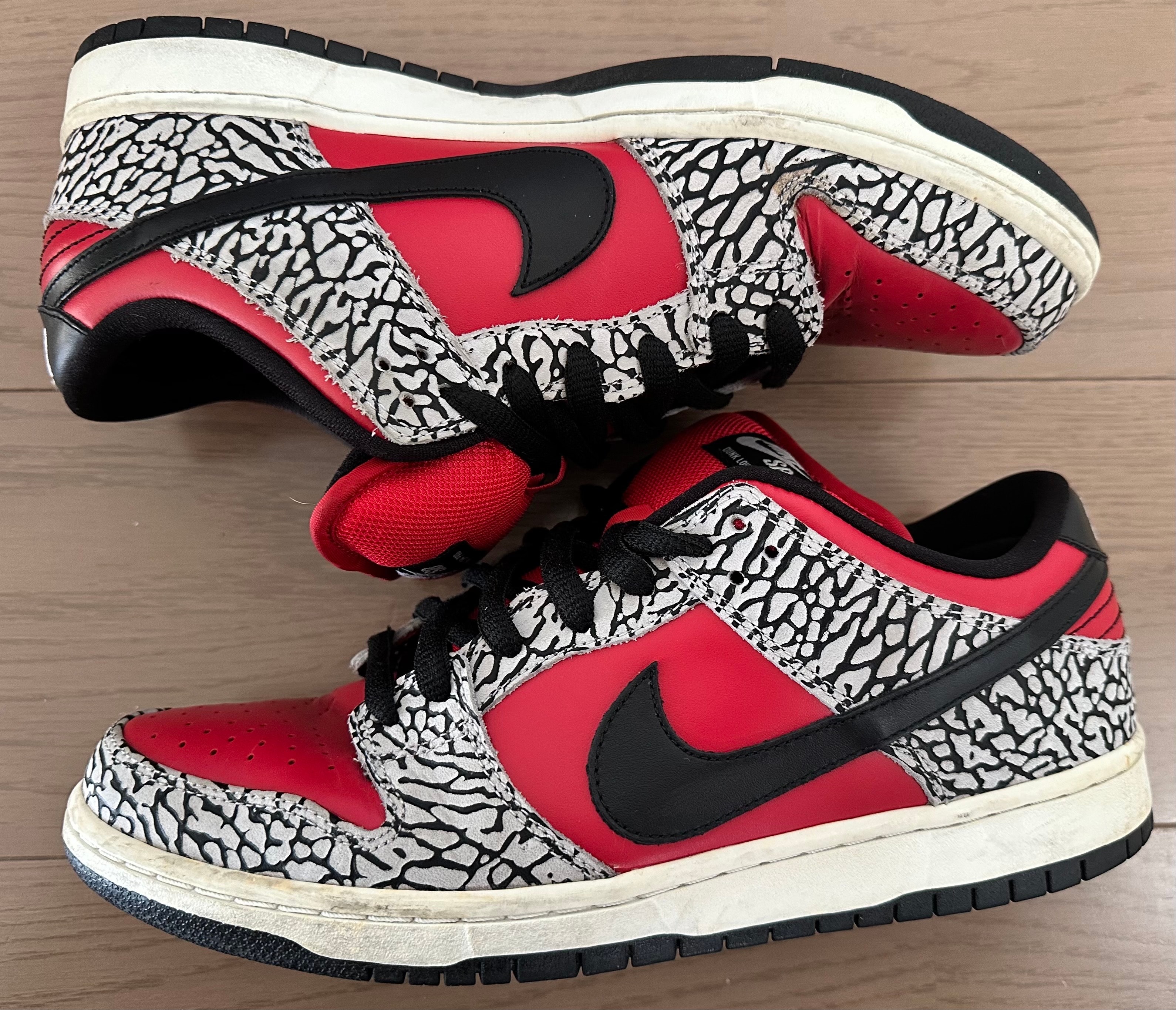 Supreme × Nike SB Dunk Low "Red Cement"(2012)