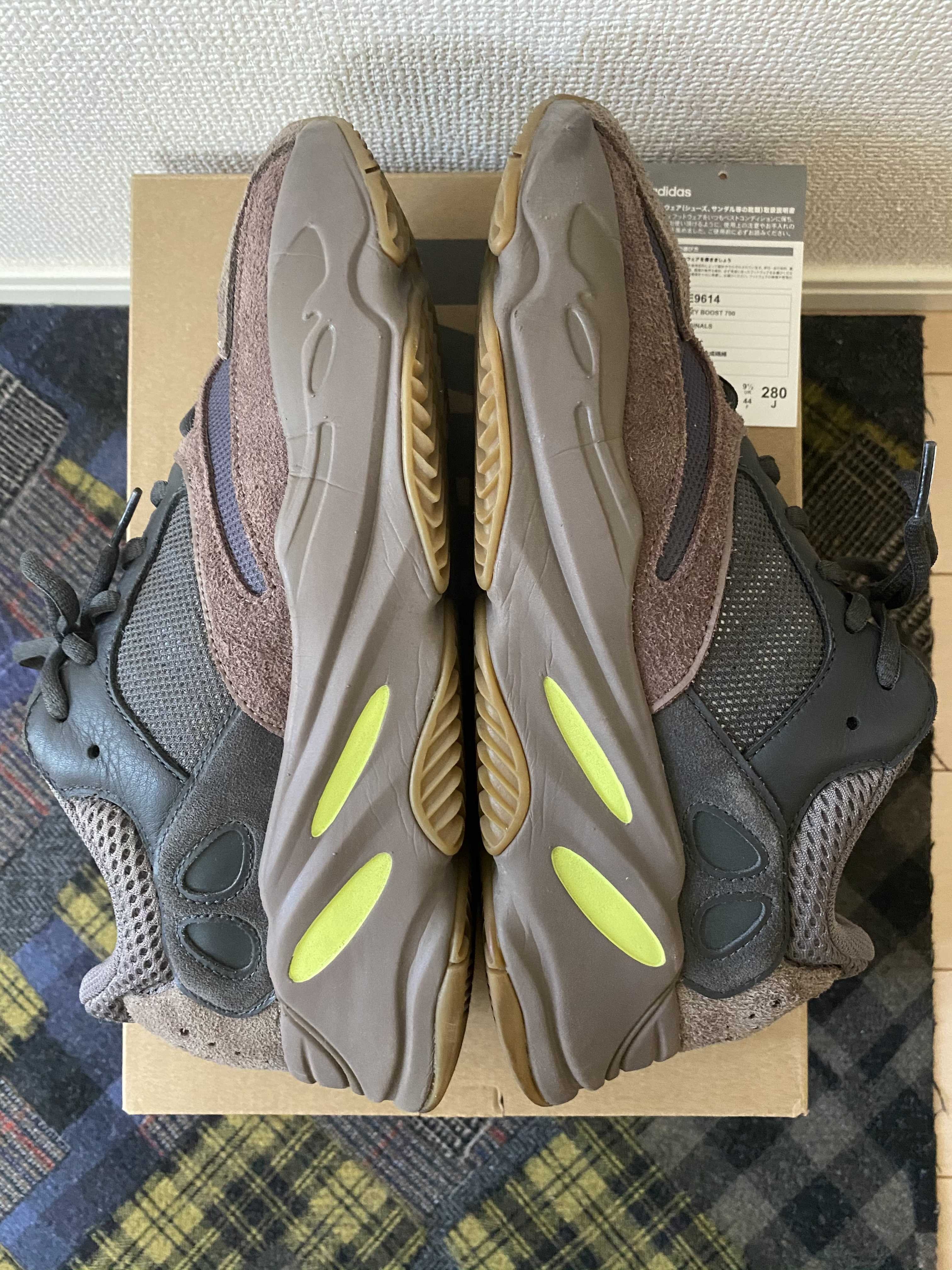 YEEZY BOOST 700 WAVE RUNNER DARK GREY