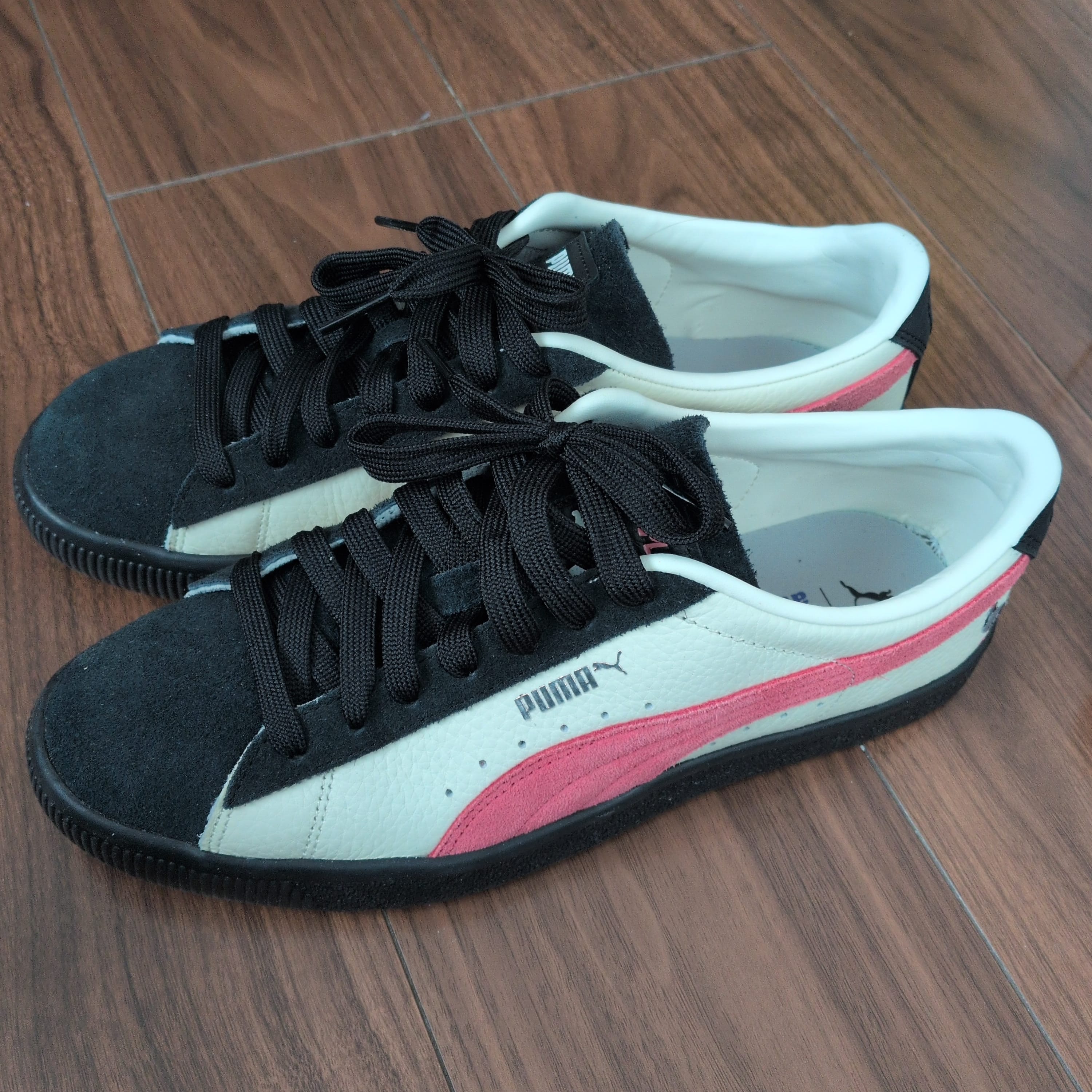 ステイプル × アトモス × プーマ スウェード "ベージュ/ブラック/スモーク ピンク"