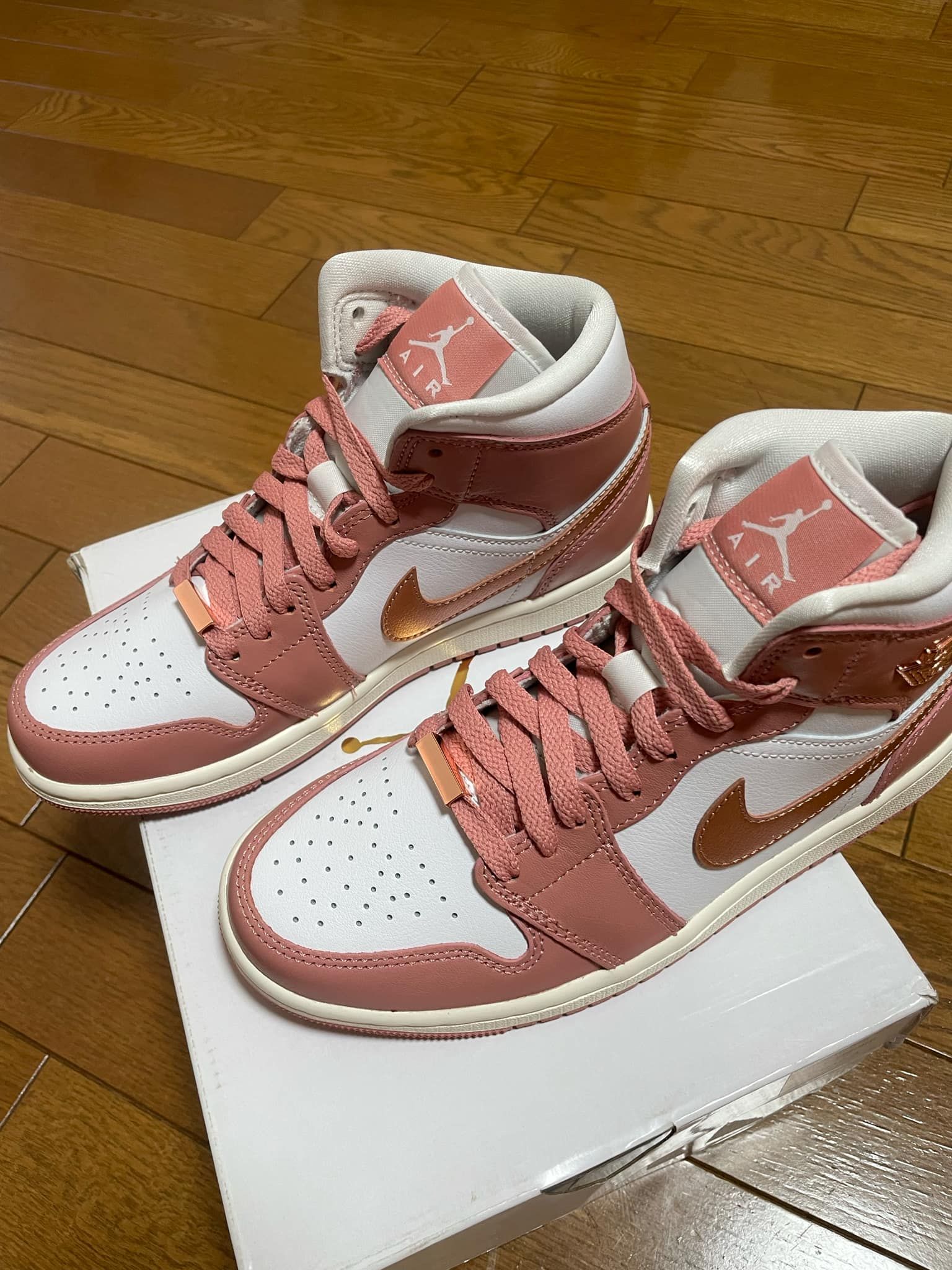 Nike Women's Air Jordan 1 Mid SE "Red Stardust"