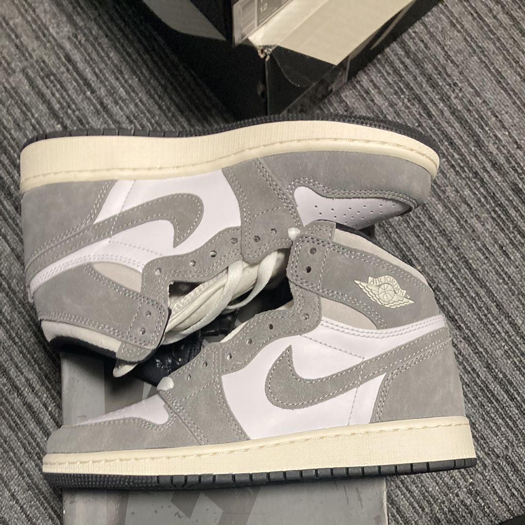 Nike GS Air Jordan 1 Retro High OG "Black and Smoke Grey"