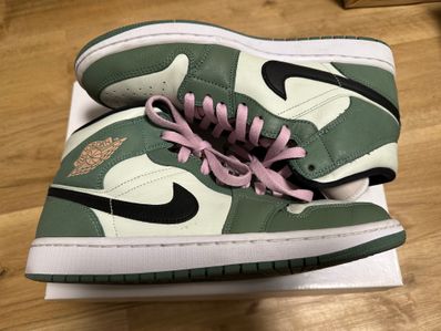 NIKE Women's AIR JORDAN 1 MID SE "DUTCH GREEN"
