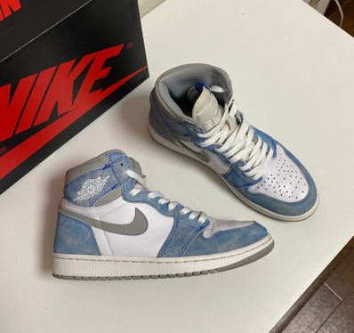 Nike Air Jordan 1 High OG "Hyper Royal"