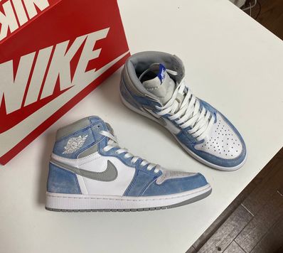 Nike Air Jordan 1 High OG "Hyper Royal"