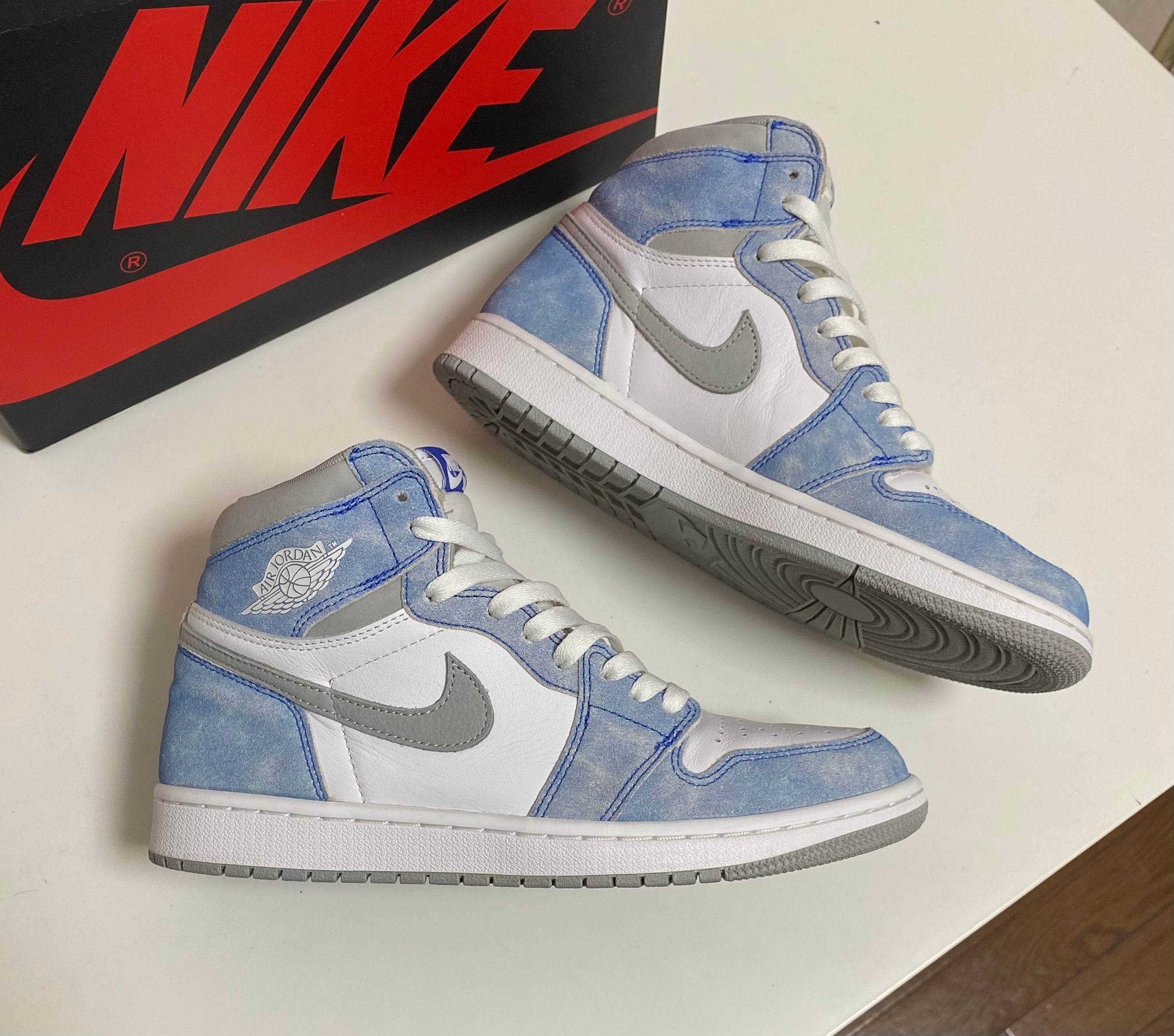 Nike Air Jordan 1 High OG "Hyper Royal"