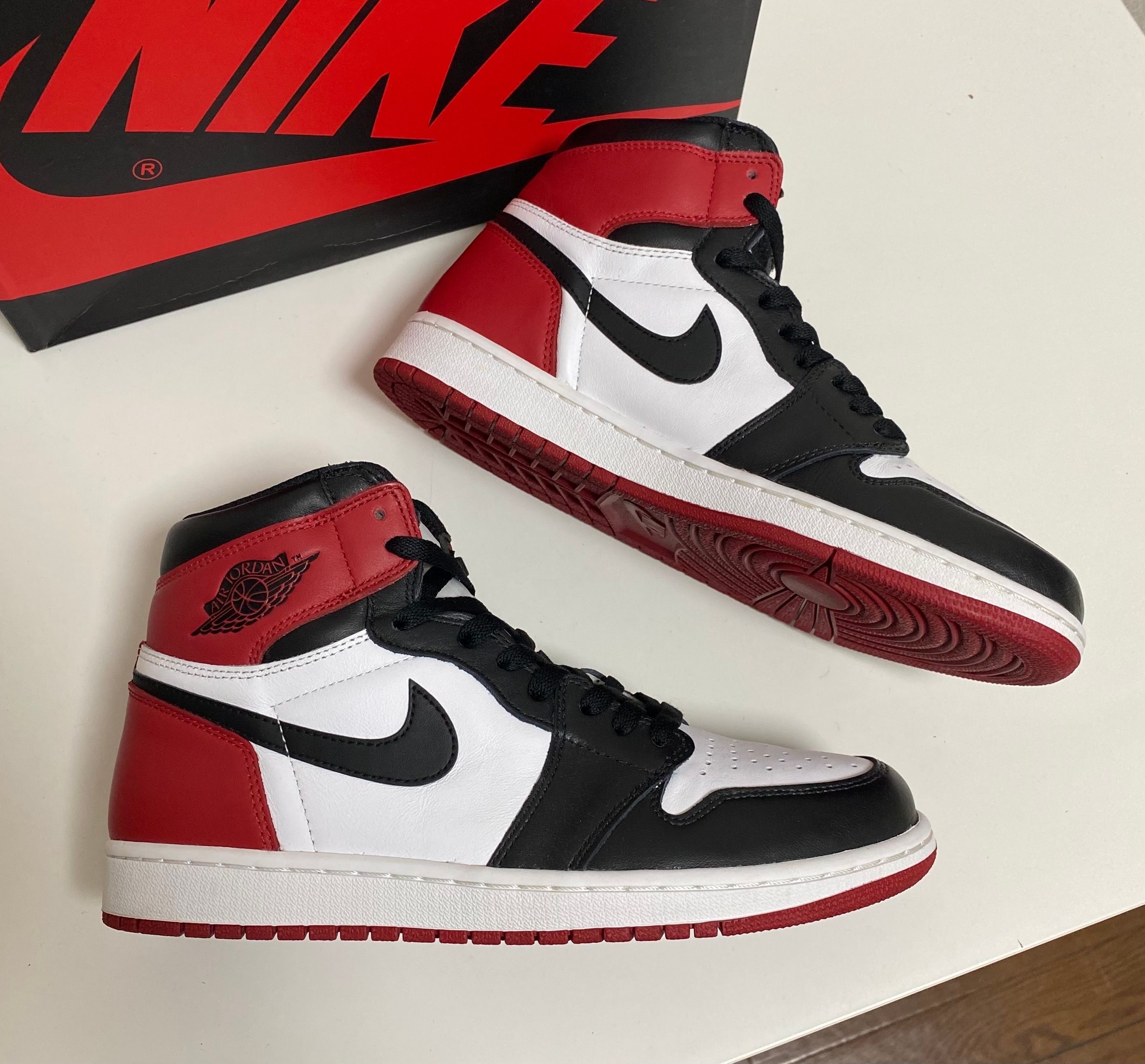 Nike Air Jordan 1 Retro High OG "Black Toe"(2016)