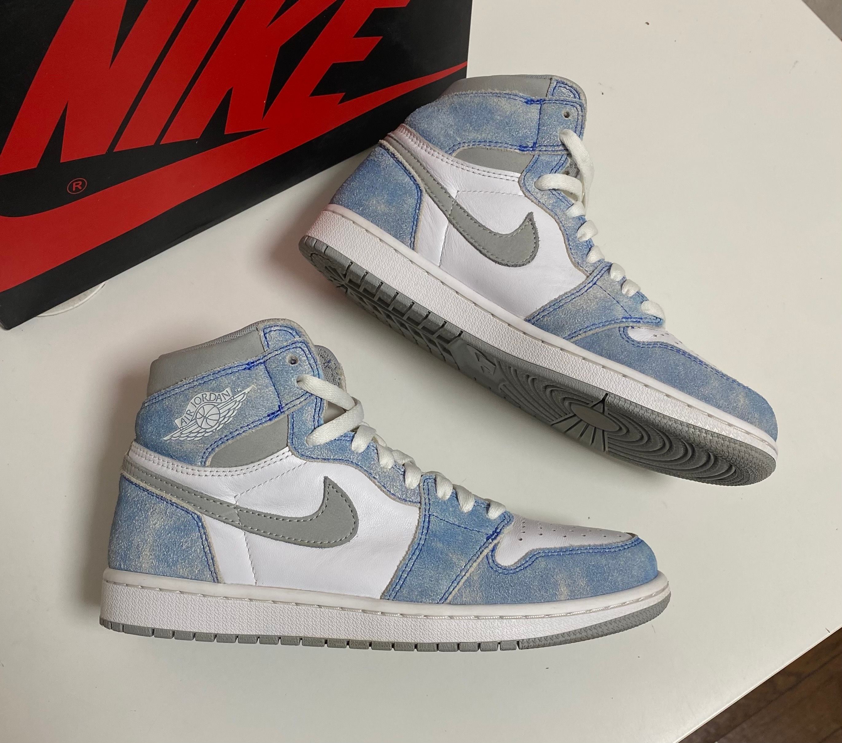 Nike Air Jordan 1 High OG "Hyper Royal"