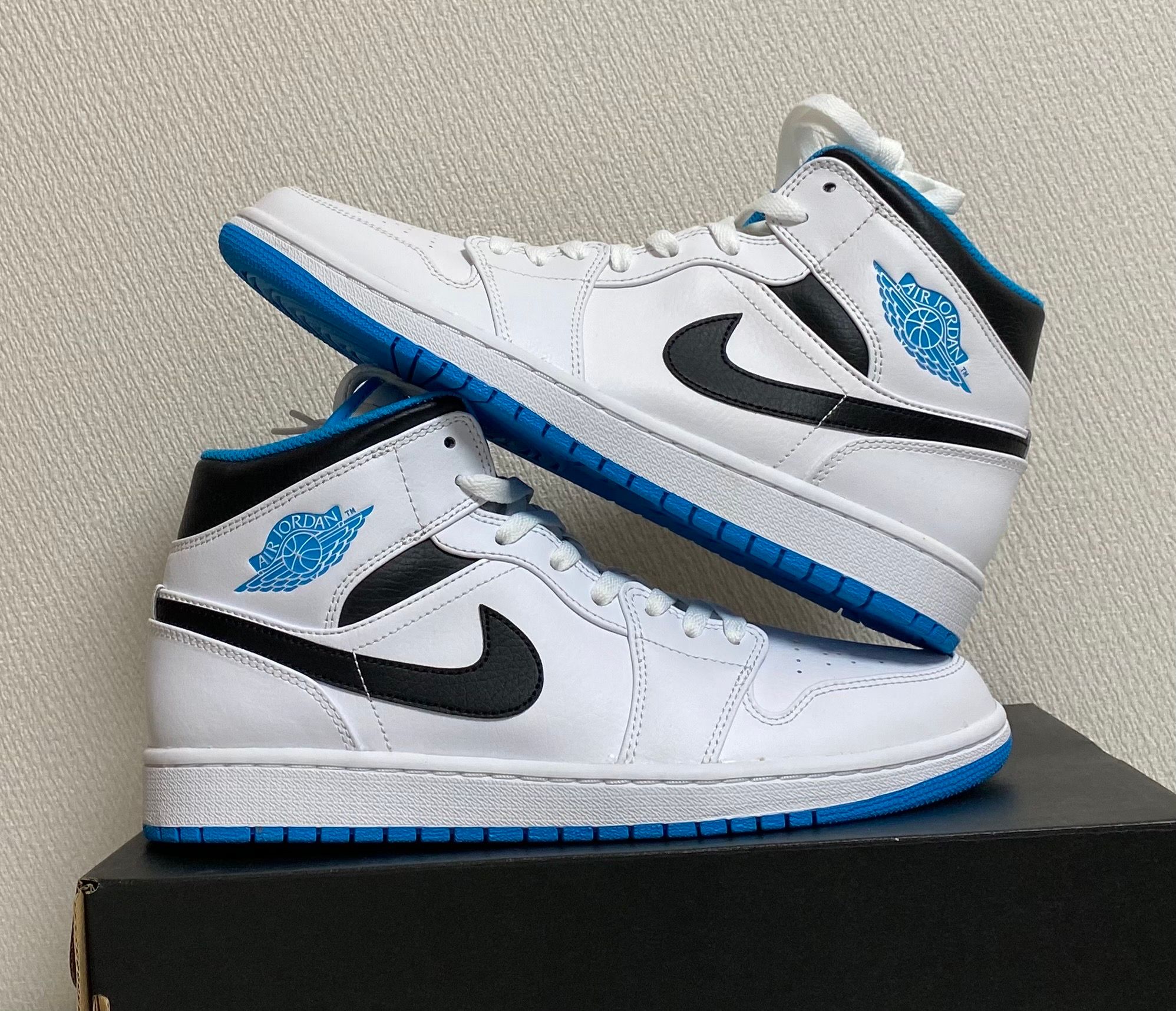 Nike Air Jordan 1 Mid "White/Laser blue"