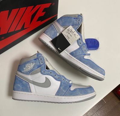 Nike Air Jordan 1 High OG "Hyper Royal"