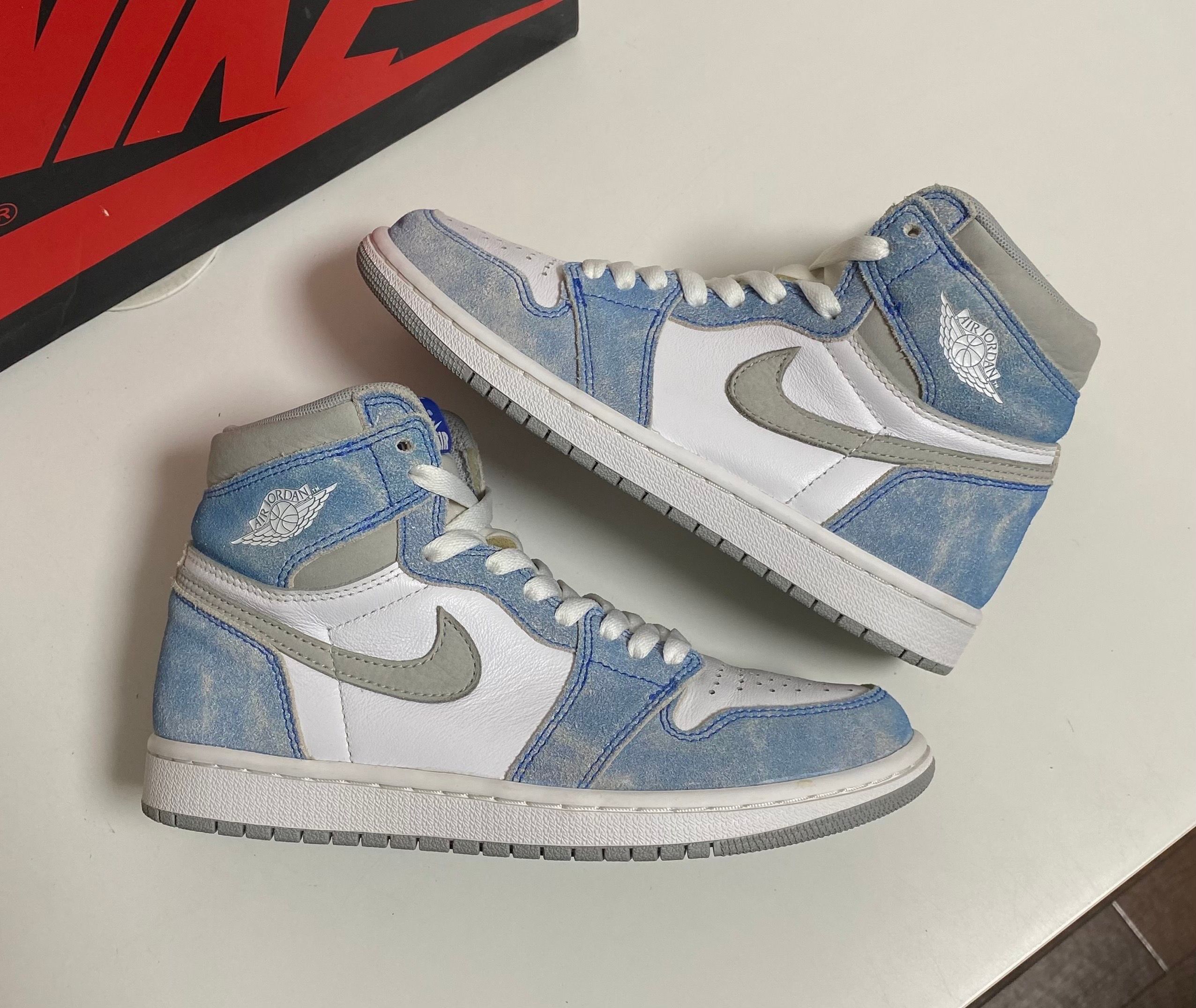 Nike Air Jordan 1 High OG "Hyper Royal"