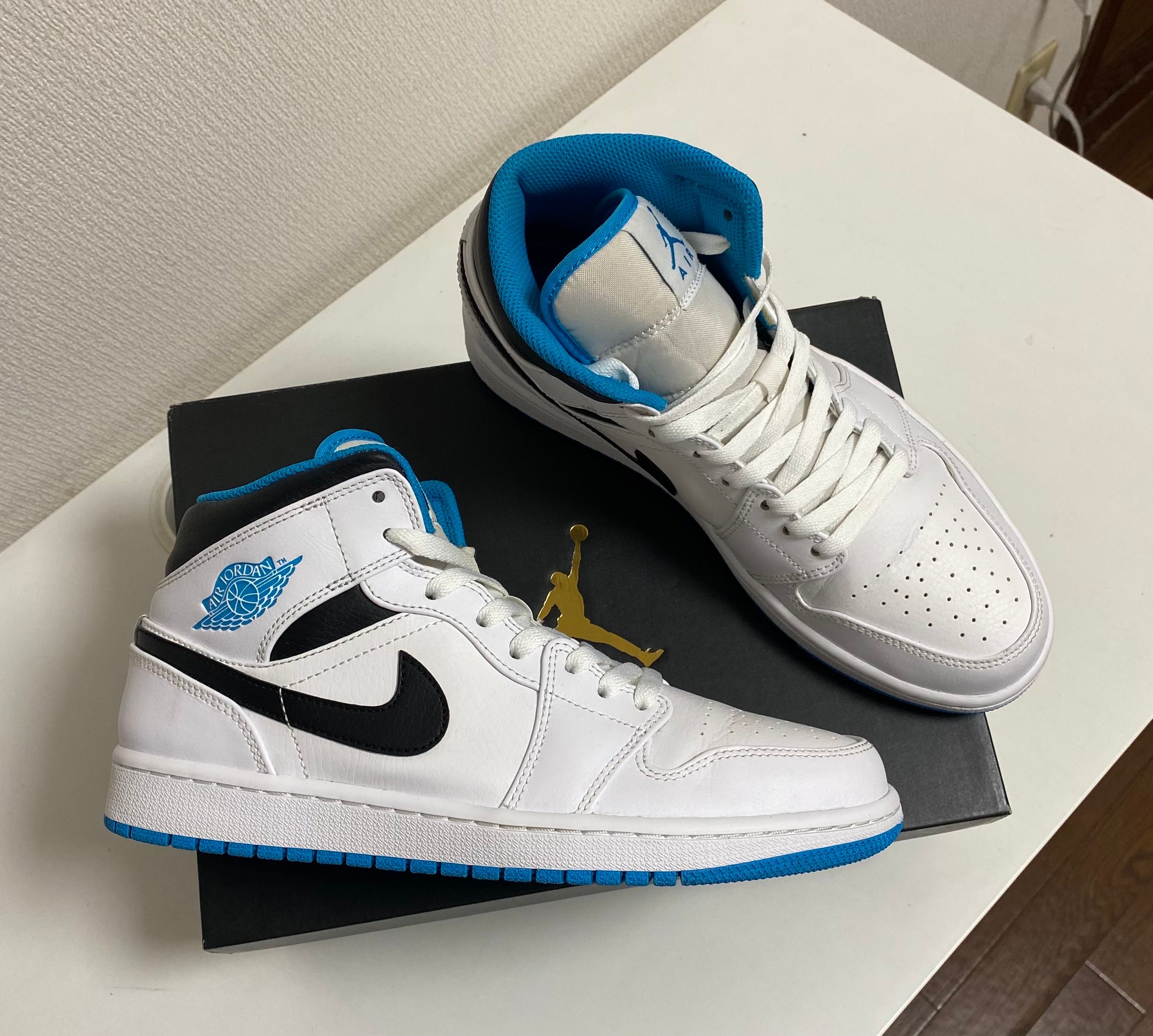 Nike Air Jordan 1 Mid "White/Laser blue"