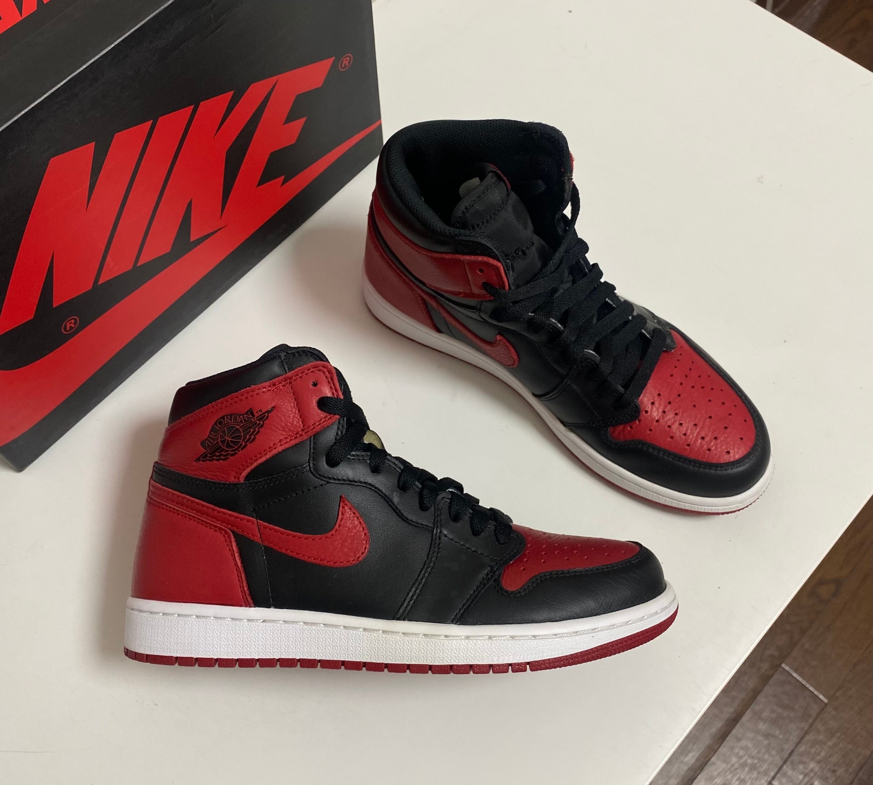 Nike Air Jordan 1 Retro High OG "Bred/Banned" (2016)