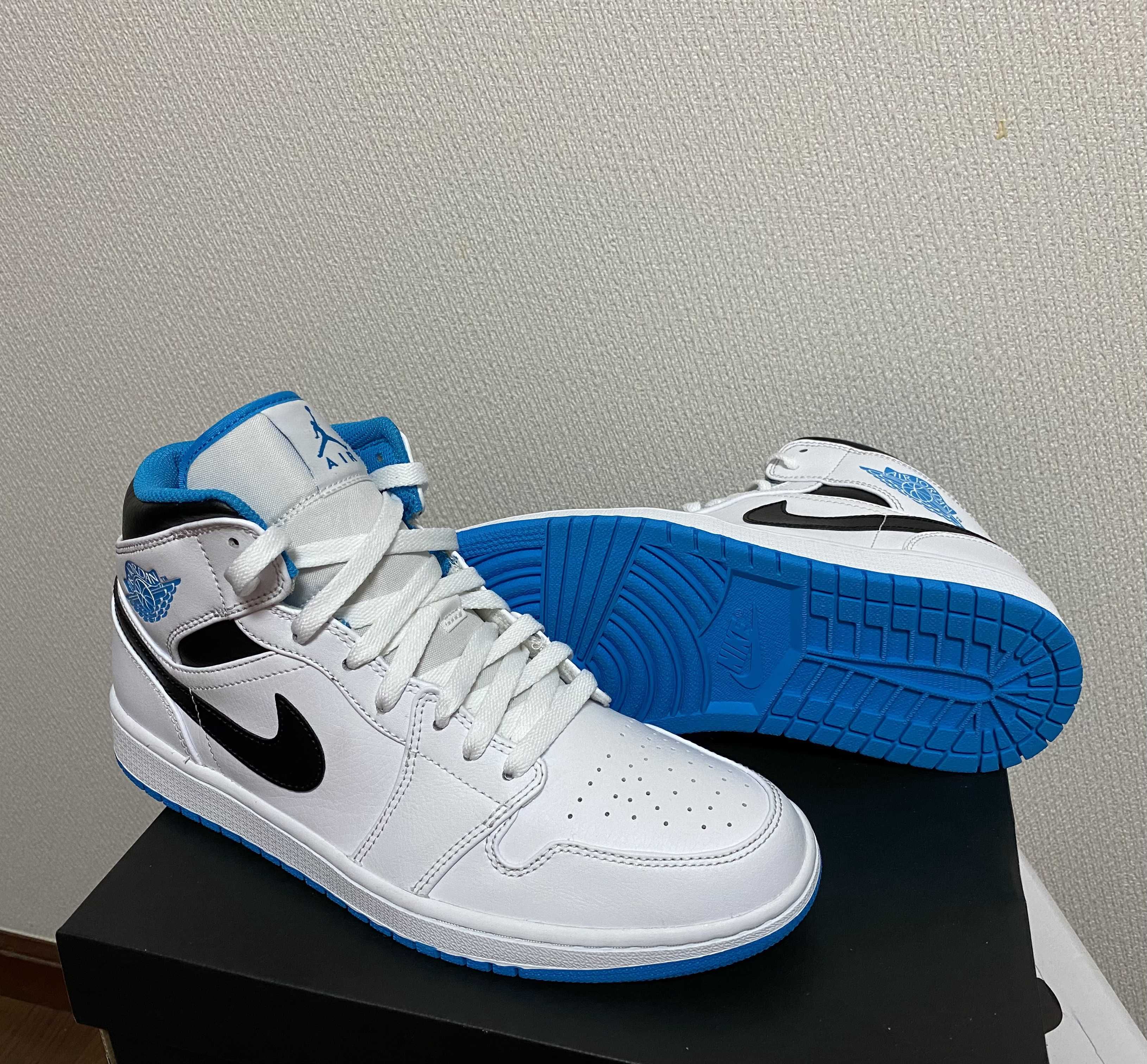 Nike Air Jordan 1 Mid "White/Laser blue"