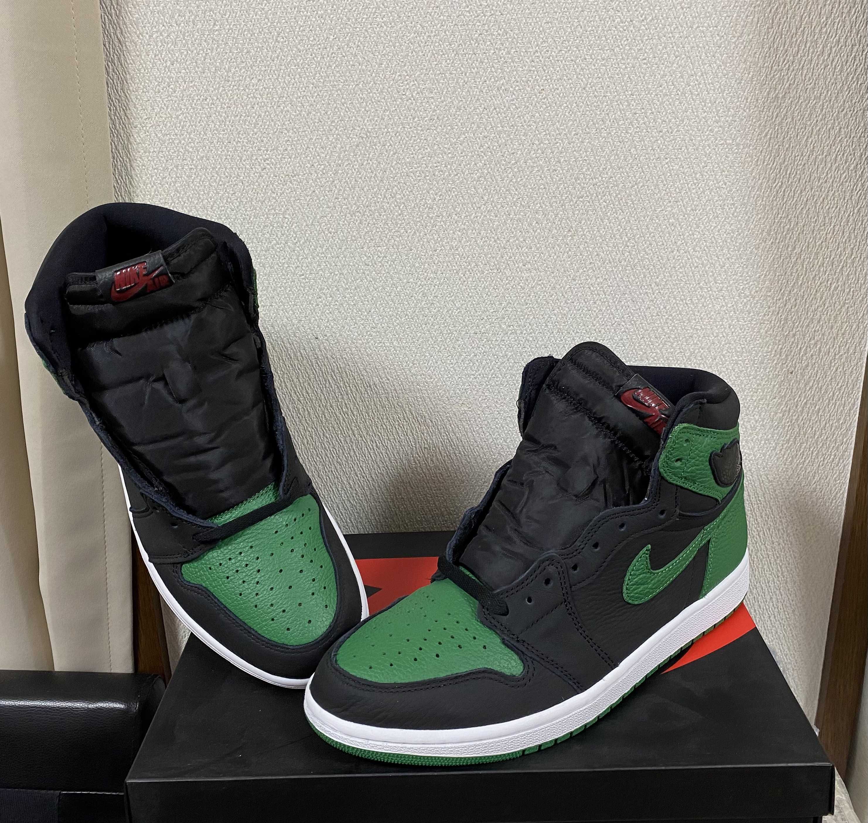 Nike Air Jordan 1 Retro High OG "Black/Pine Green" (2020)