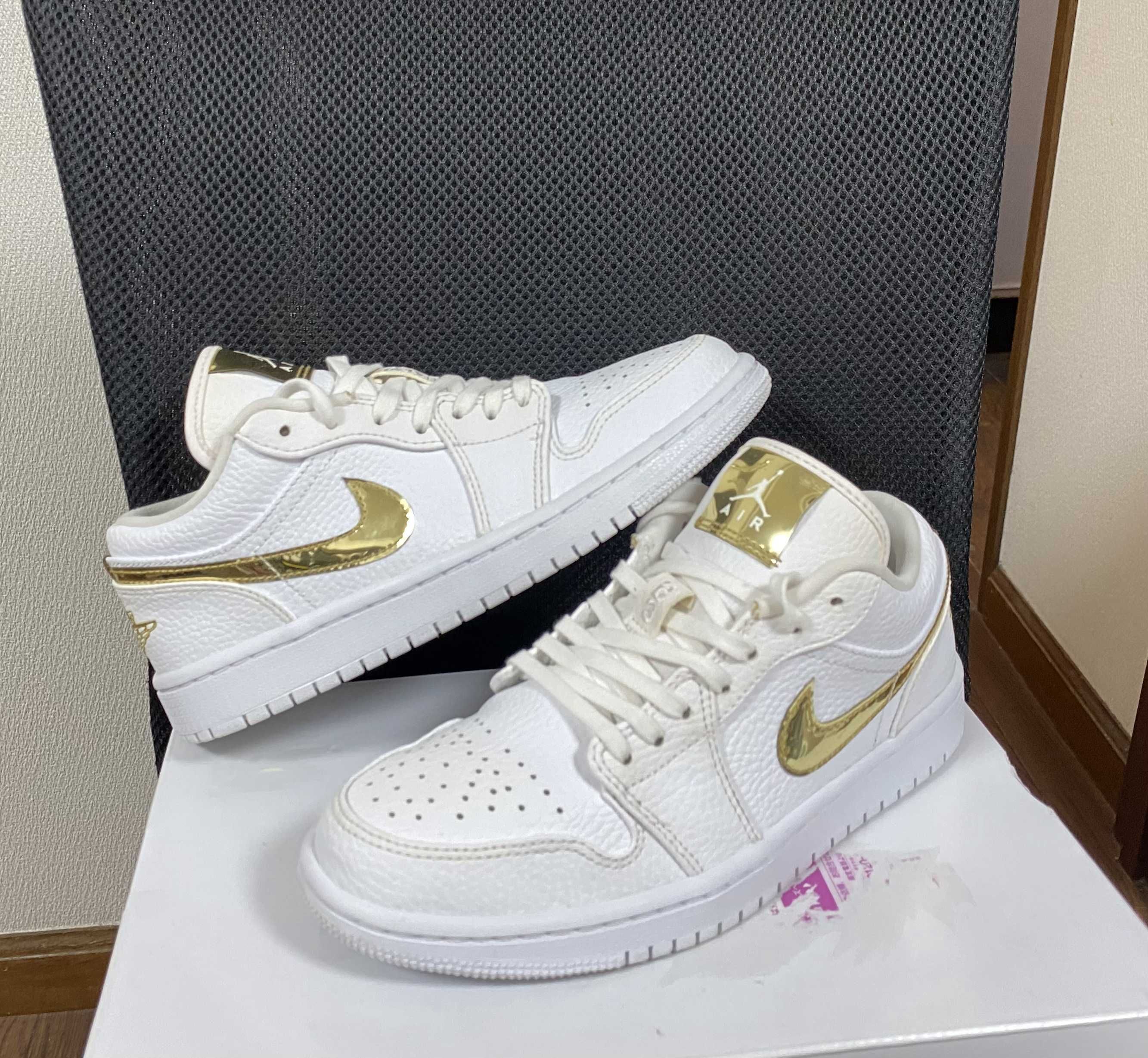NIKE Women's AIR JORDAN 1 LOW SE "WHITE/GOLD"
