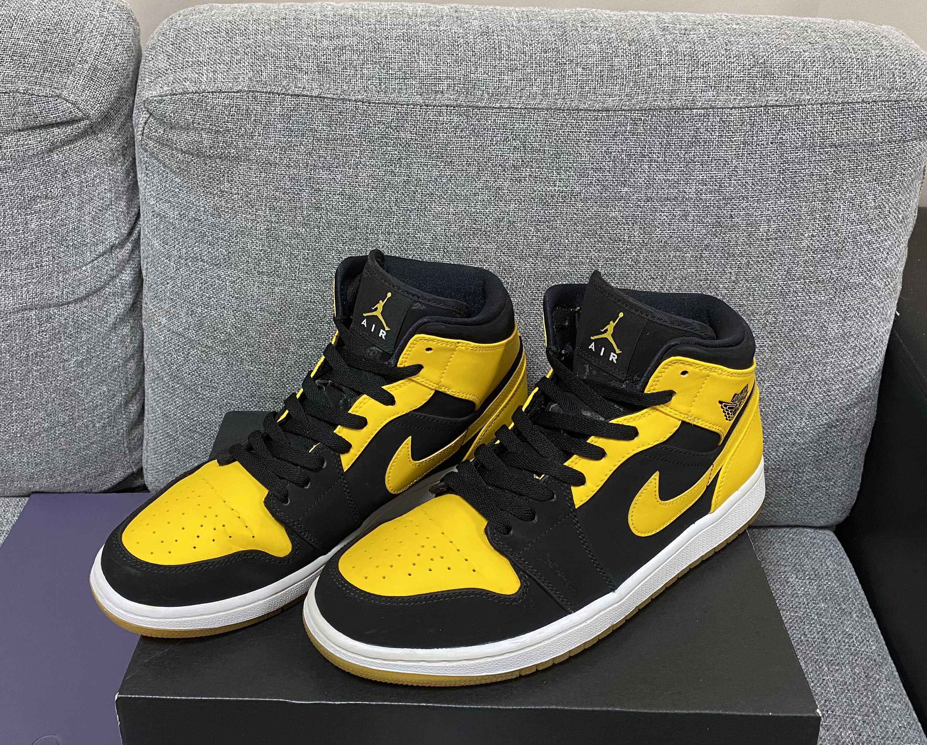 Nike Air Jordan 1 Retro Mid "New Love" (2017)