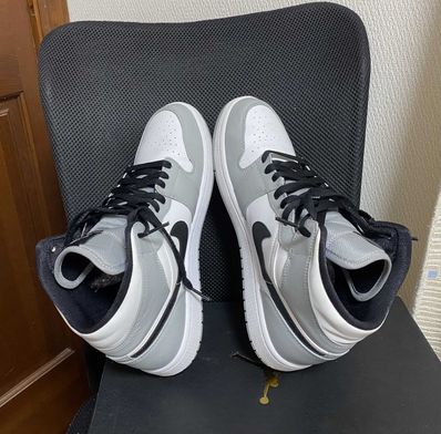 Nike Air Jordan 1 Mid "Light Smoke Grey/White/Black"