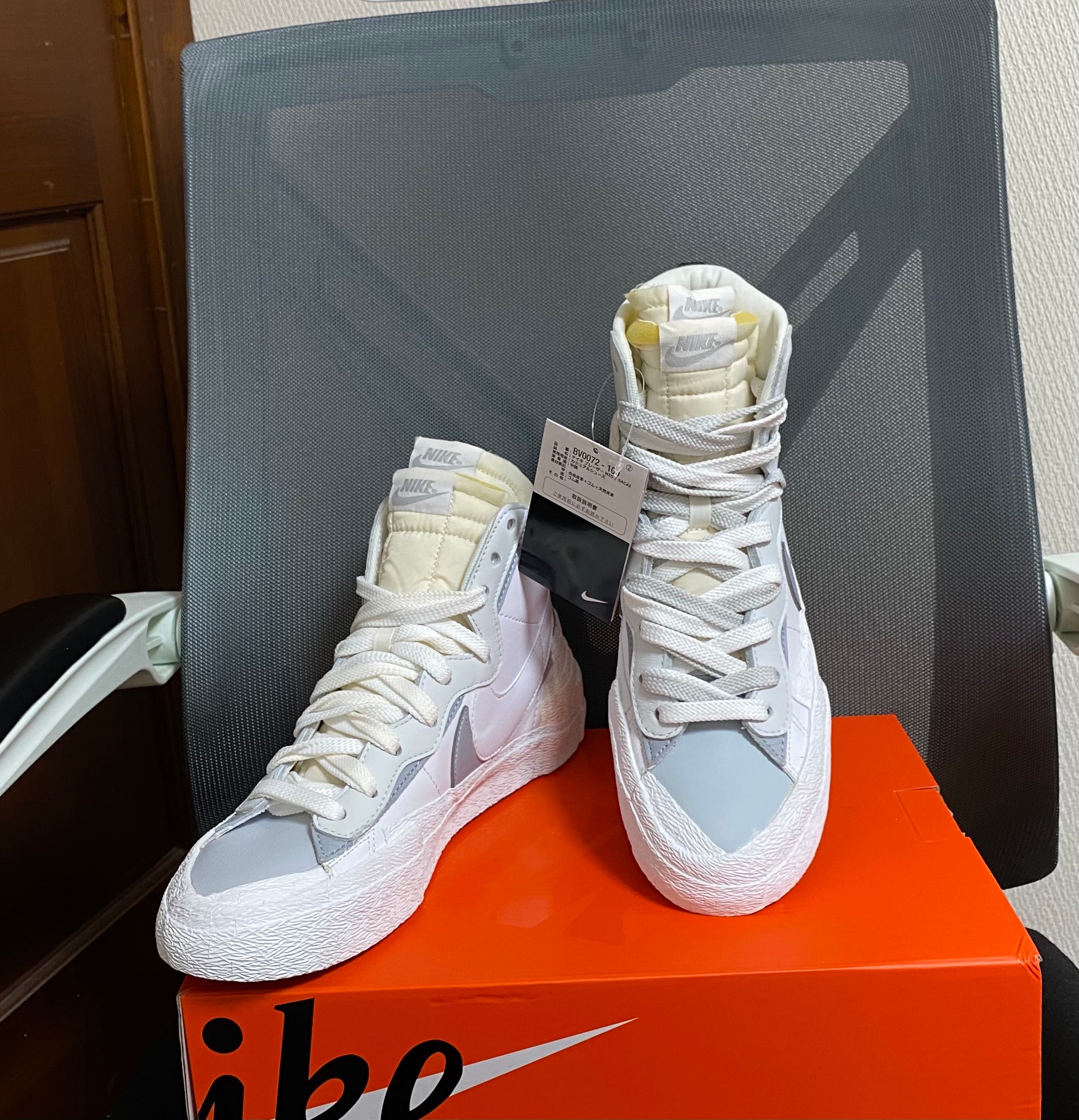 sacai × NIKE BLAZER MID "WHITE/WOLF GREY"